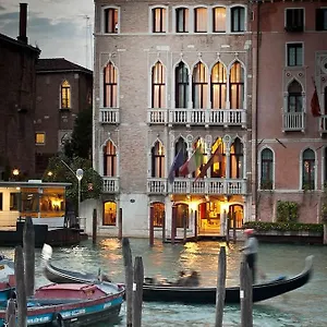 https://pesaro-palace.hotelslidodijesolo.com