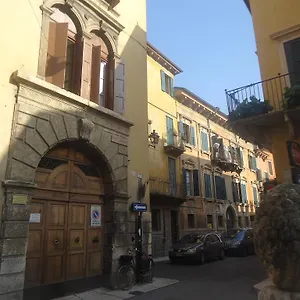 Albergue Protezione Della Giovane - Female